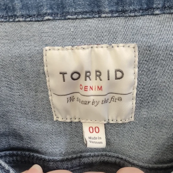 Torrid Blue Cropped Denim Jacket - Picture 2 of 4